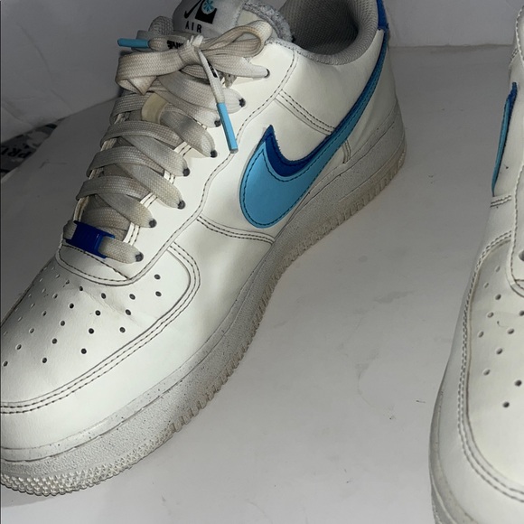 Nike Men's White and Light Blue Sneakers - Picture 3 of 12